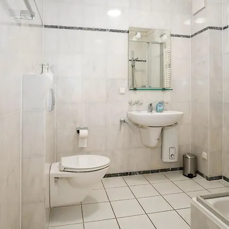 2 Marineblau Modernes In Binz, Strandnah Appartement *
